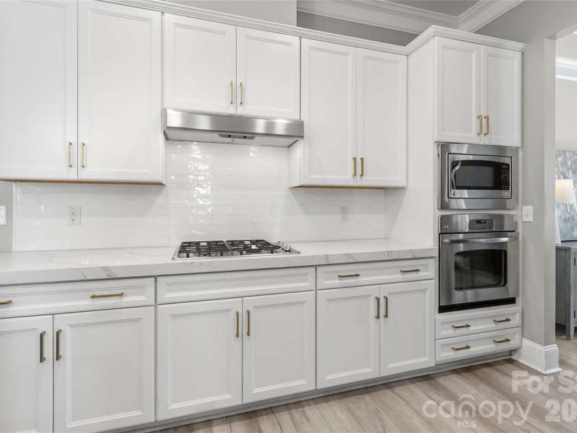 6526 Saint John Lane, Charlotte, NC 28210.  MLS# CAR4380627, YatesRealty ID 26626. 