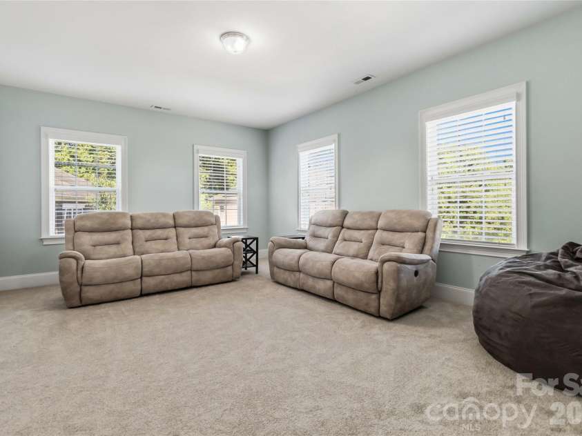 6526 Saint John Lane, Charlotte, NC 28210.  MLS# CAR4380627, YatesRealty ID 26626. 