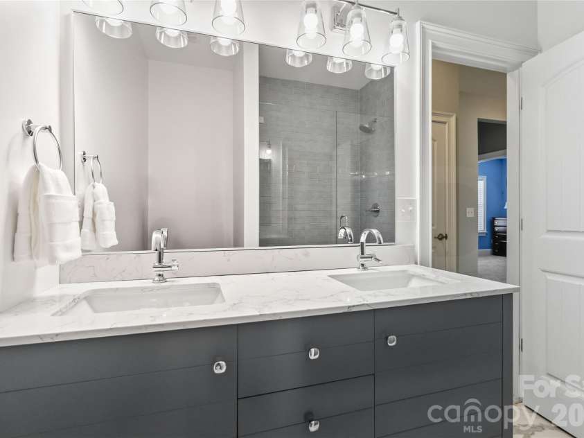 6526 Saint John Lane, Charlotte, NC 28210.  MLS# CAR4380627, YatesRealty ID 26626. 