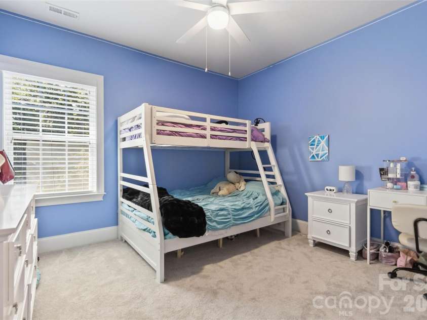6526 Saint John Lane, Charlotte, NC 28210.  MLS# CAR4380627, YatesRealty ID 26626. 