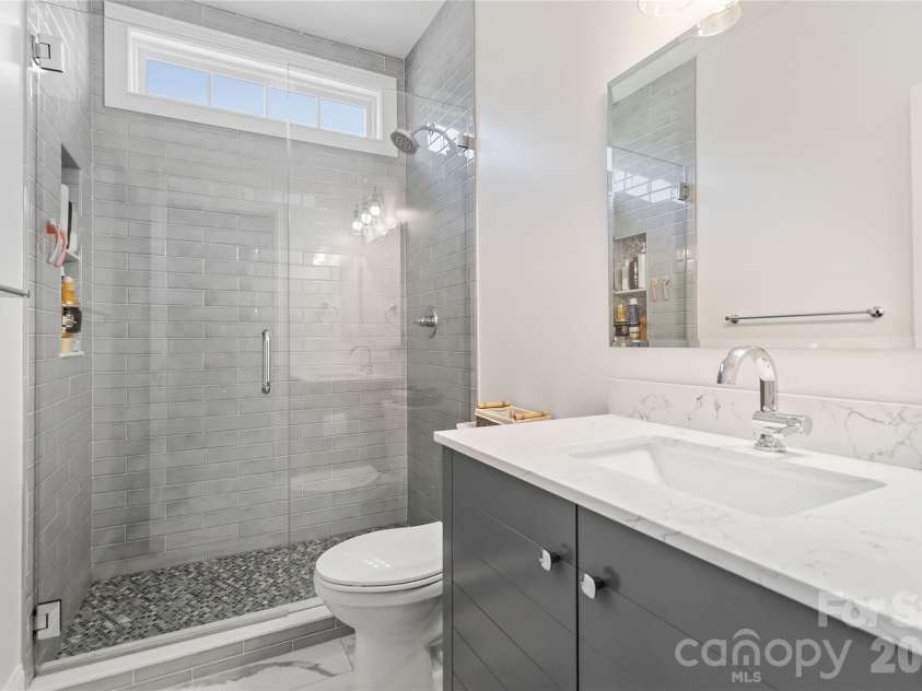 6526 Saint John Lane, Charlotte, NC 28210.  MLS# CAR4380627, YatesRealty ID 26626. 