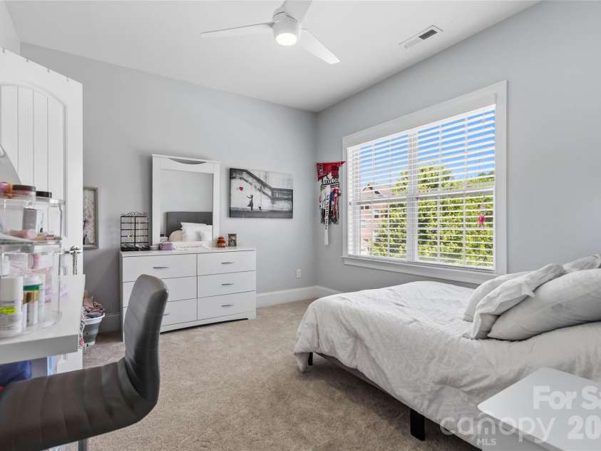 6526 Saint John Lane, Charlotte, NC 28210.  MLS# CAR4380627, YatesRealty ID 26626. 