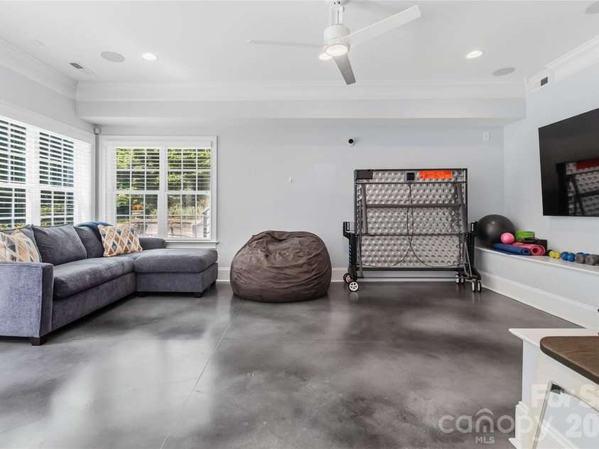 6526 Saint John Lane, Charlotte, NC 28210.  MLS# CAR4380627, YatesRealty ID 26626. Basement/rec area
