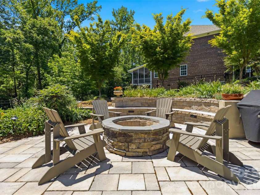 6526 Saint John Lane, Charlotte, NC 28210.  MLS# CAR4380627, YatesRealty ID 26626. Firepit area