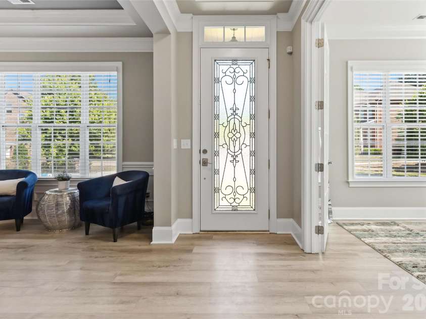 6526 Saint John Lane, Charlotte, NC 28210.  MLS# CAR4380627, YatesRealty ID 26626. Foyer