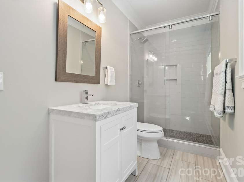 6526 Saint John Lane, Charlotte, NC 28210.  MLS# CAR4380627, YatesRealty ID 26626. Full bath 5 in basement