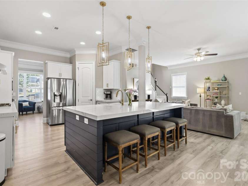 6526 Saint John Lane, Charlotte, NC 28210.  MLS# CAR4380627, YatesRealty ID 26626. Kitchen