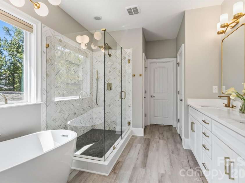 6526 Saint John Lane, Charlotte, NC 28210.  MLS# CAR4380627, YatesRealty ID 26626. Primary bathroom
