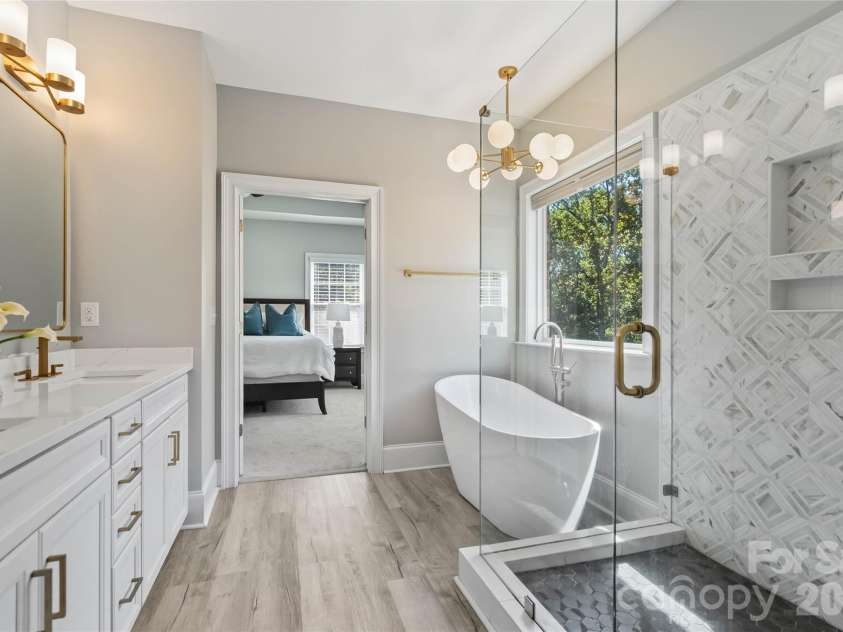 6526 Saint John Lane, Charlotte, NC 28210.  MLS# CAR4380627, YatesRealty ID 26626. Primary bathroom