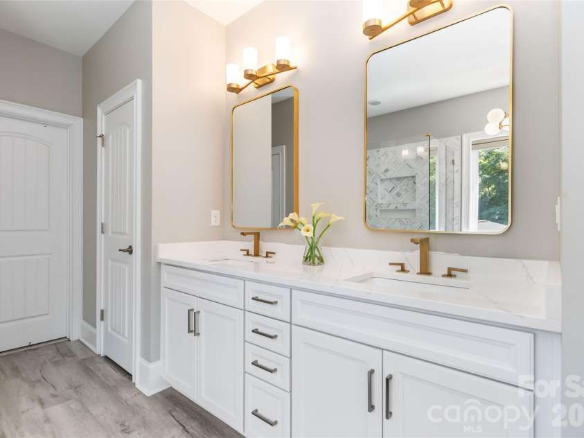 6526 Saint John Lane, Charlotte, NC 28210.  MLS# CAR4380627, YatesRealty ID 26626. Primary bathrrom with dual vanity