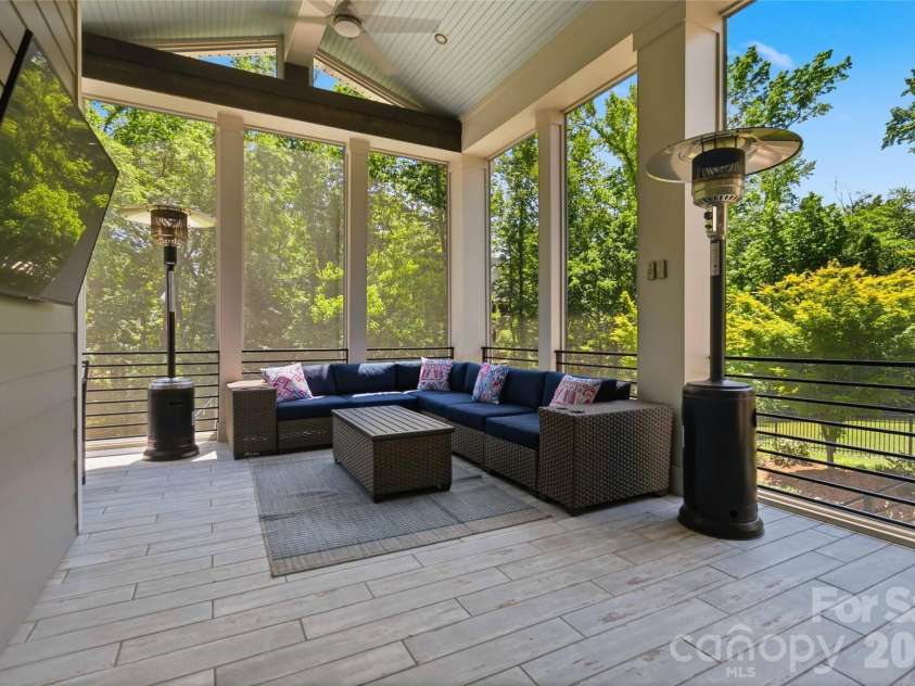 6526 Saint John Lane, Charlotte, NC 28210.  MLS# CAR4380627, YatesRealty ID 26626. Screened porch off dining area