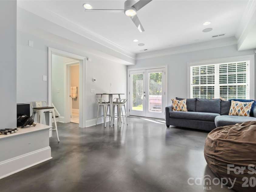 6526 Saint John Lane, Charlotte, NC 28210.  MLS# CAR4380627, YatesRealty ID 26626. Walkout basement