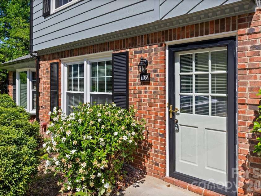 109 Angela Court, Fort Mill, SC 29715.  MLS# CAR4384162, YatesRealty ID 26627. 
