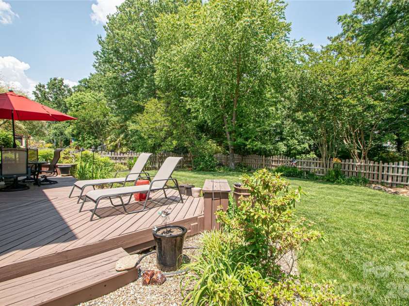 9301 Hanworth Trace Drive, Charlotte, NC 28277.  MLS# CAR4385450, YatesRealty ID 26628. 