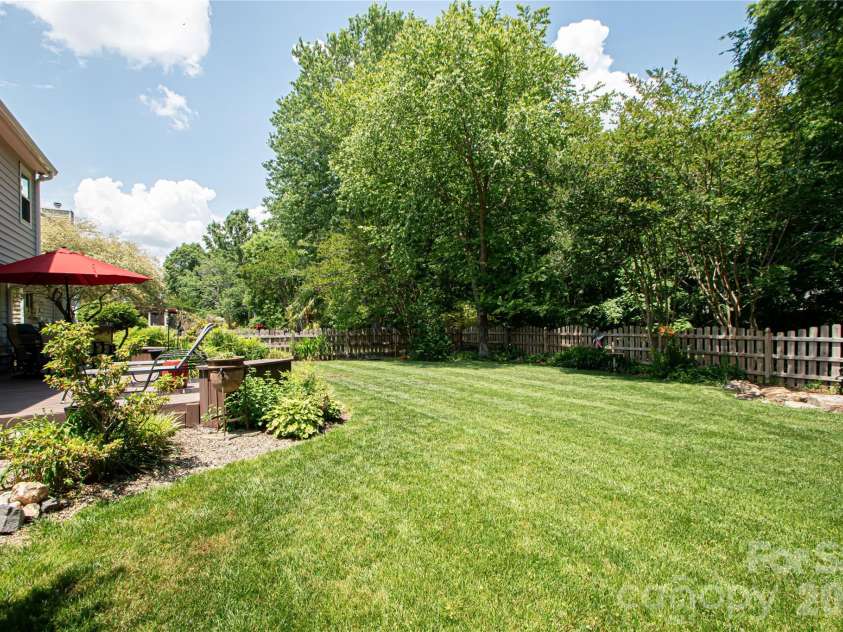 9301 Hanworth Trace Drive, Charlotte, NC 28277.  MLS# CAR4385450, YatesRealty ID 26628. 