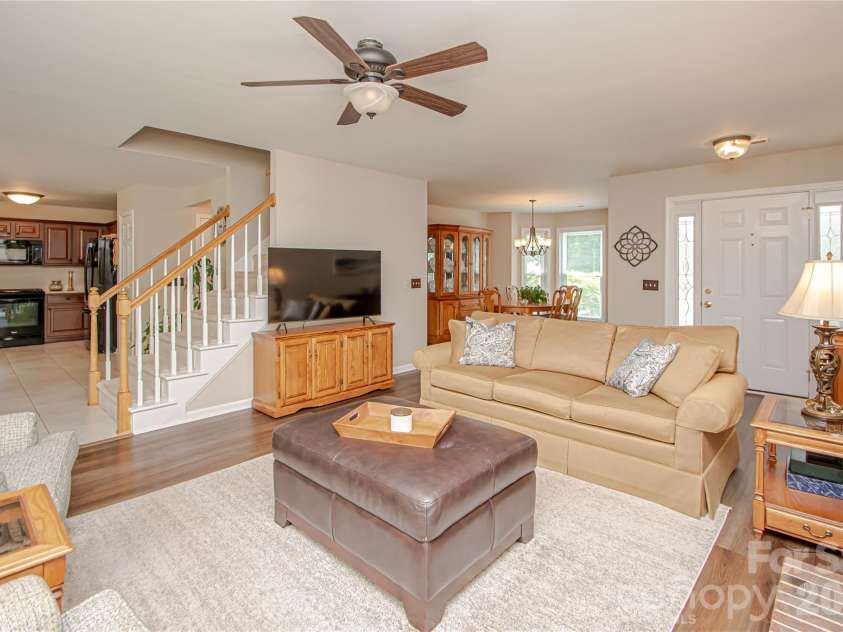 9301 Hanworth Trace Drive, Charlotte, NC 28277.  MLS# CAR4385450, YatesRealty ID 26628. 