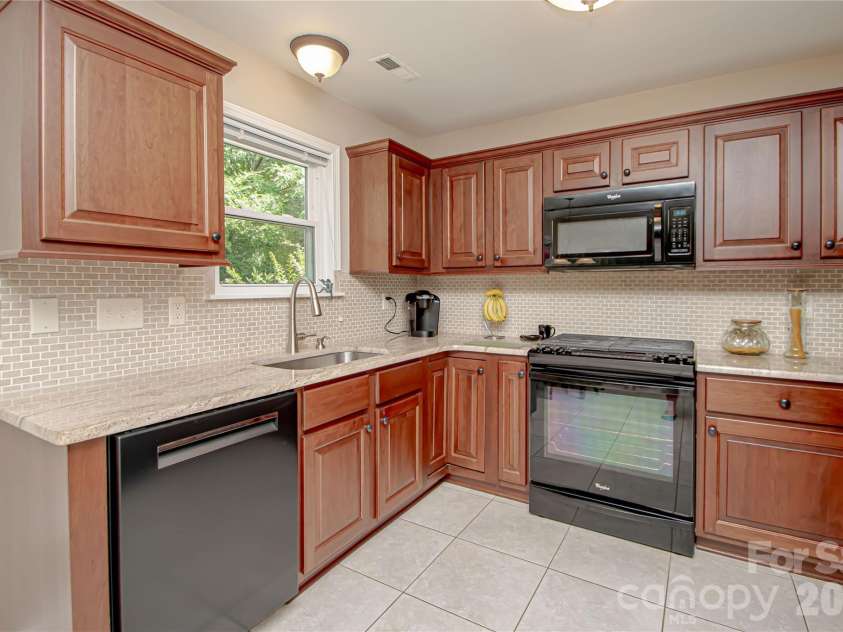 9301 Hanworth Trace Drive, Charlotte, NC 28277.  MLS# CAR4385450, YatesRealty ID 26628. 