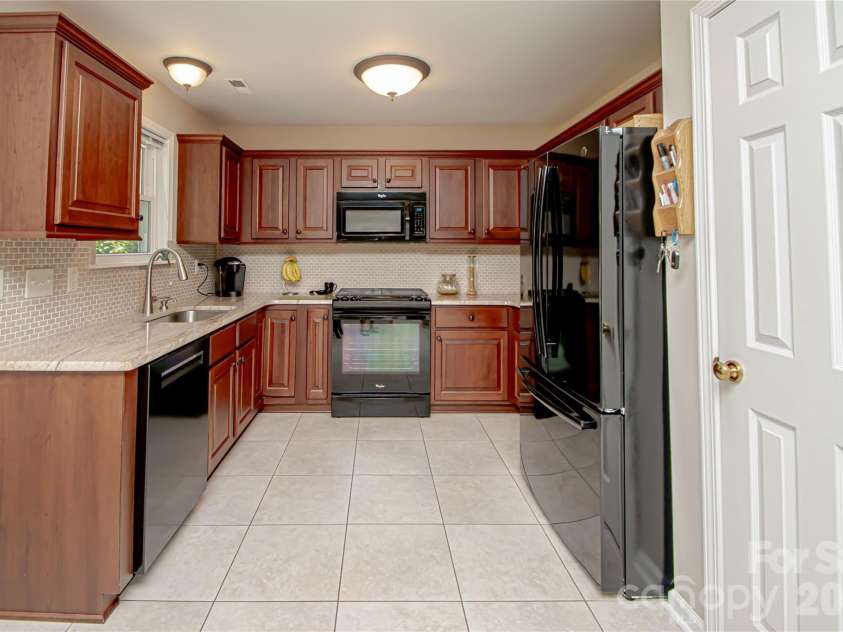 9301 Hanworth Trace Drive, Charlotte, NC 28277.  MLS# CAR4385450, YatesRealty ID 26628. 