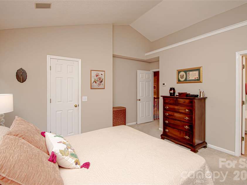 9301 Hanworth Trace Drive, Charlotte, NC 28277.  MLS# CAR4385450, YatesRealty ID 26628. 