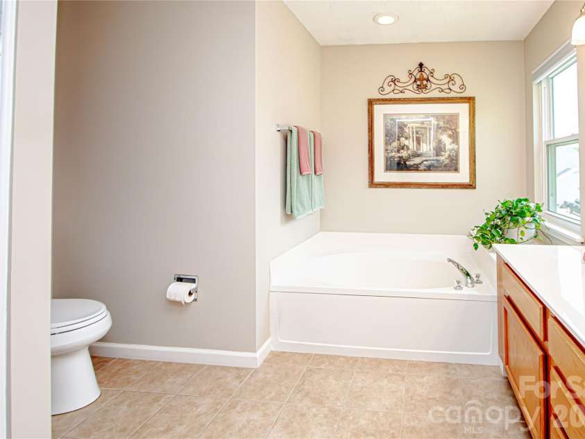 9301 Hanworth Trace Drive, Charlotte, NC 28277.  MLS# CAR4385450, YatesRealty ID 26628. 