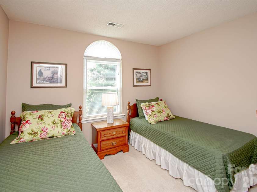 9301 Hanworth Trace Drive, Charlotte, NC 28277.  MLS# CAR4385450, YatesRealty ID 26628. 