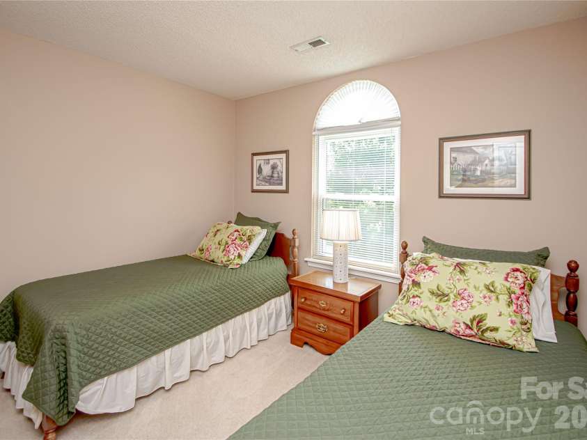 9301 Hanworth Trace Drive, Charlotte, NC 28277.  MLS# CAR4385450, YatesRealty ID 26628. 