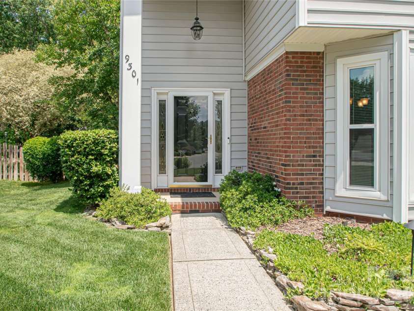 9301 Hanworth Trace Drive, Charlotte, NC 28277.  MLS# CAR4385450, YatesRealty ID 26628. Welcome Home