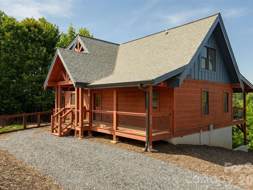 170 Summit Drive, Nebo, NC 28761.  MLS# CAR4378893, YatesRealty ID 2663. 