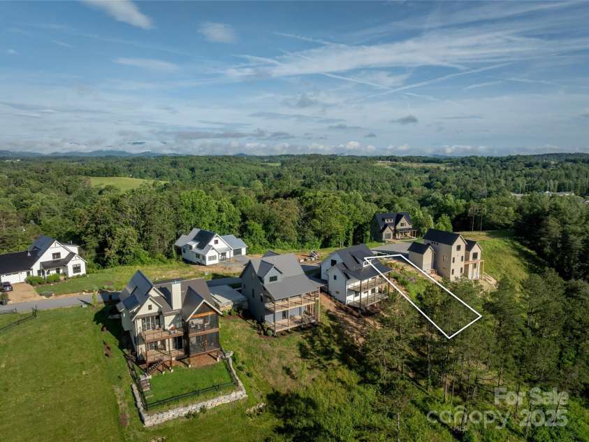 237 Westridge Farm Road, Asheville, NC 28804.  MLS# CAR4282360, YatesRealty ID 2663. Approximate property lines of home site and aeral view.