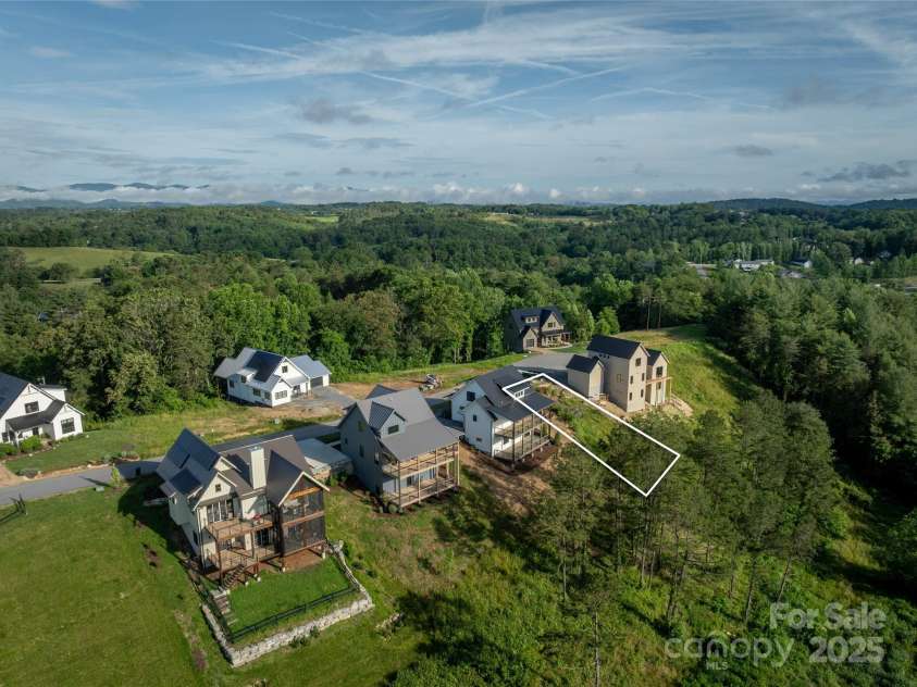 237 Westridge Farm Road, Asheville, NC 28804.  MLS# CAR4282360, YatesRealty ID 2663. Approximate property lines of home site and aerial view. 