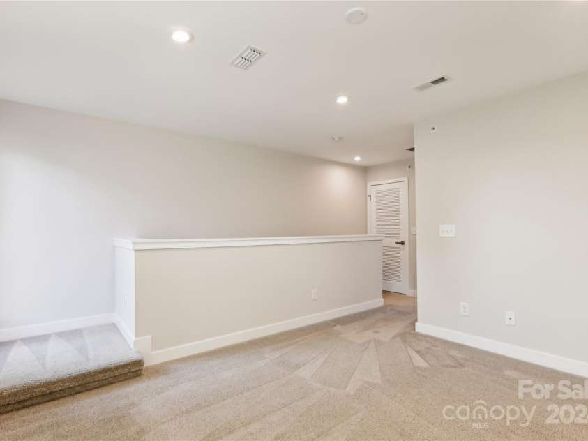 466 Tremont Avenue, Charlotte, NC 28203.  MLS# CAR4190683, YatesRealty ID 2663. 
