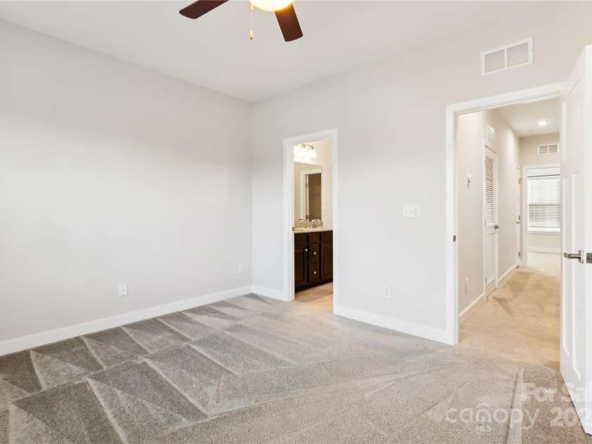 466 Tremont Avenue, Charlotte, NC 28203.  MLS# CAR4190683, YatesRealty ID 2663. 