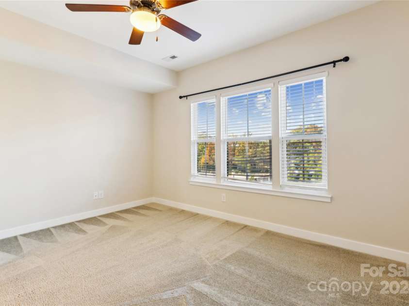 466 Tremont Avenue, Charlotte, NC 28203.  MLS# CAR4190683, YatesRealty ID 2663. 
