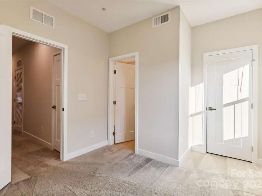 466 Tremont Avenue, Charlotte, NC 28203.  MLS# CAR4190683, YatesRealty ID 2663. 