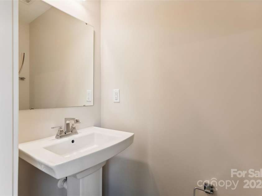 466 Tremont Avenue, Charlotte, NC 28203.  MLS# CAR4190683, YatesRealty ID 2663. 