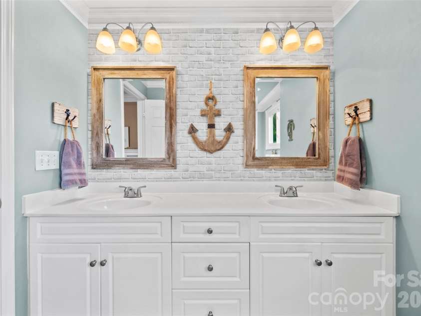 1241 Old Coach Lane, Rock Hill, SC 29732.  MLS# CAR4385541, YatesRealty ID 26631. Owner's en Suite