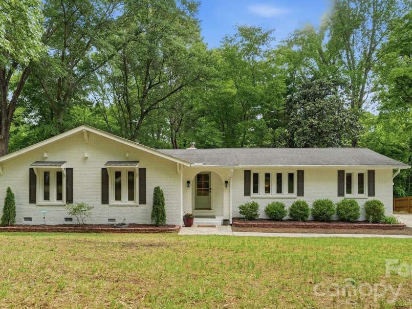 6535 Summerlin Place, Charlotte, NC 28226.  MLS# CAR4378322, YatesRealty ID 26632. 