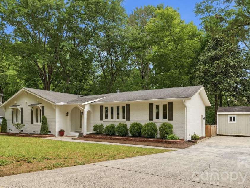6535 Summerlin Place, Charlotte, NC 28226.  MLS# CAR4378322, YatesRealty ID 26632. 