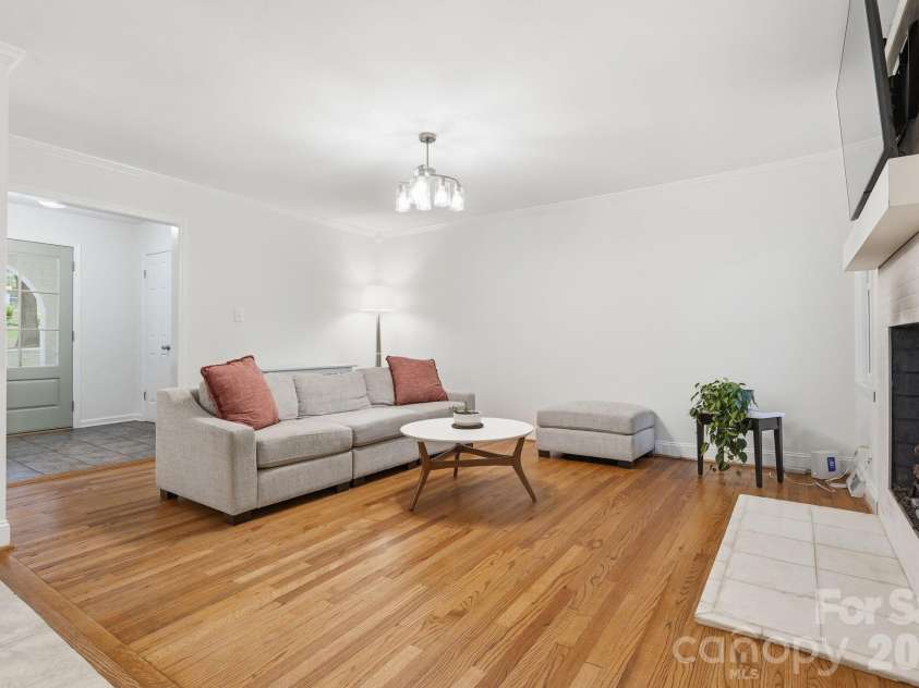 6535 Summerlin Place, Charlotte, NC 28226.  MLS# CAR4378322, YatesRealty ID 26632. 