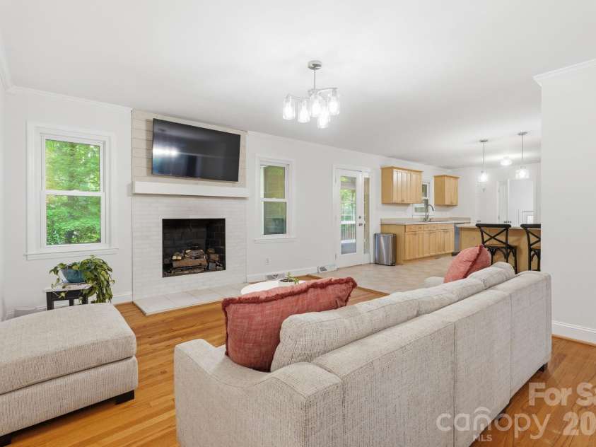 6535 Summerlin Place, Charlotte, NC 28226.  MLS# CAR4378322, YatesRealty ID 26632. 