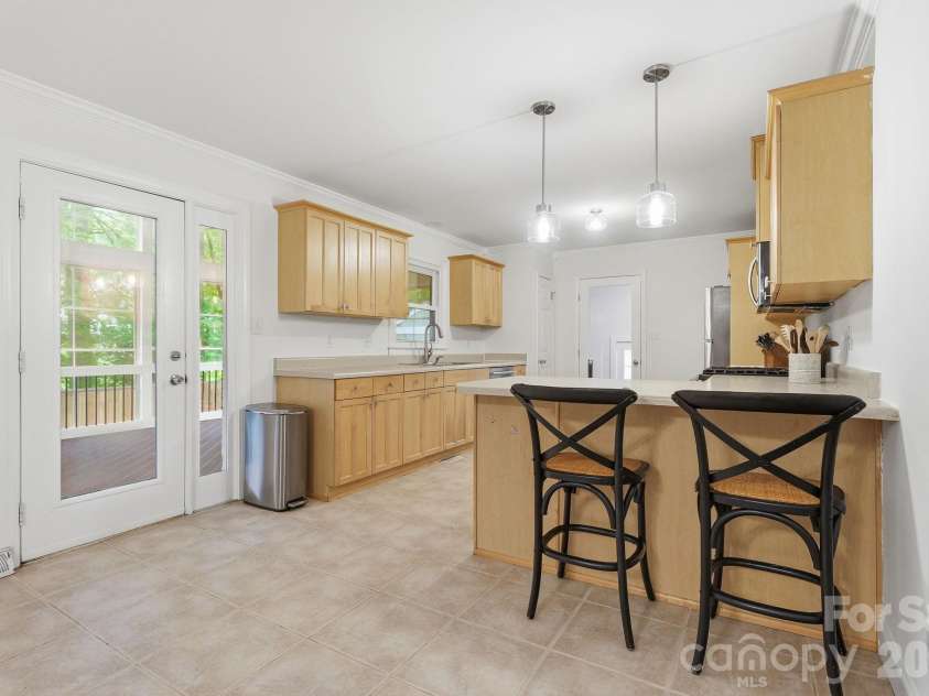 6535 Summerlin Place, Charlotte, NC 28226.  MLS# CAR4378322, YatesRealty ID 26632. 