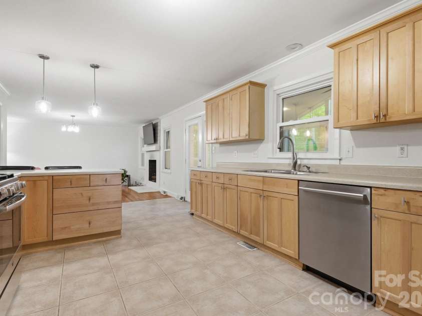 6535 Summerlin Place, Charlotte, NC 28226.  MLS# CAR4378322, YatesRealty ID 26632. 