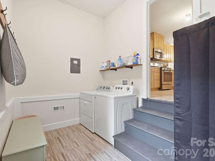 6535 Summerlin Place, Charlotte, NC 28226.  MLS# CAR4378322, YatesRealty ID 26632. 
