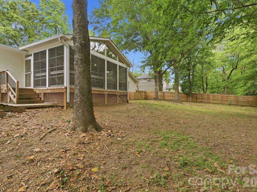 6535 Summerlin Place, Charlotte, NC 28226.  MLS# CAR4378322, YatesRealty ID 26632. 