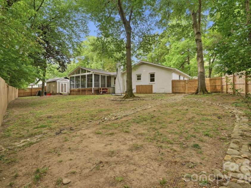 6535 Summerlin Place, Charlotte, NC 28226.  MLS# CAR4378322, YatesRealty ID 26632. 