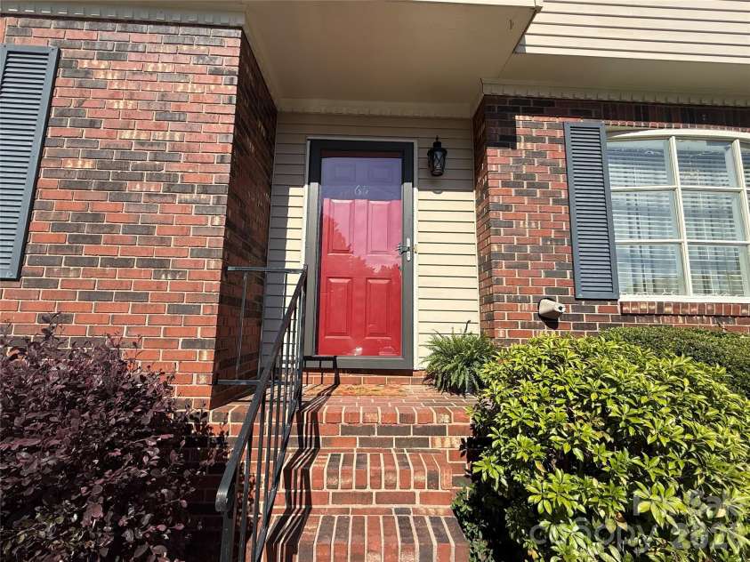 2705 North Center Street, Hickory, NC 28601.  MLS# CAR4379325, YatesRealty ID 26633. 