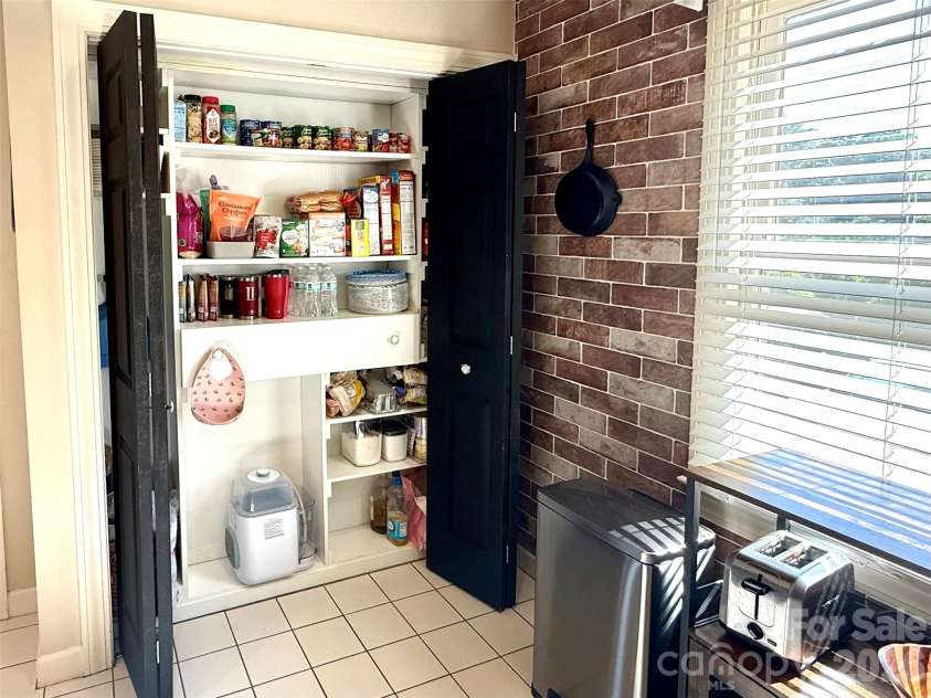 2705 North Center Street, Hickory, NC 28601.  MLS# CAR4379325, YatesRealty ID 26633. 