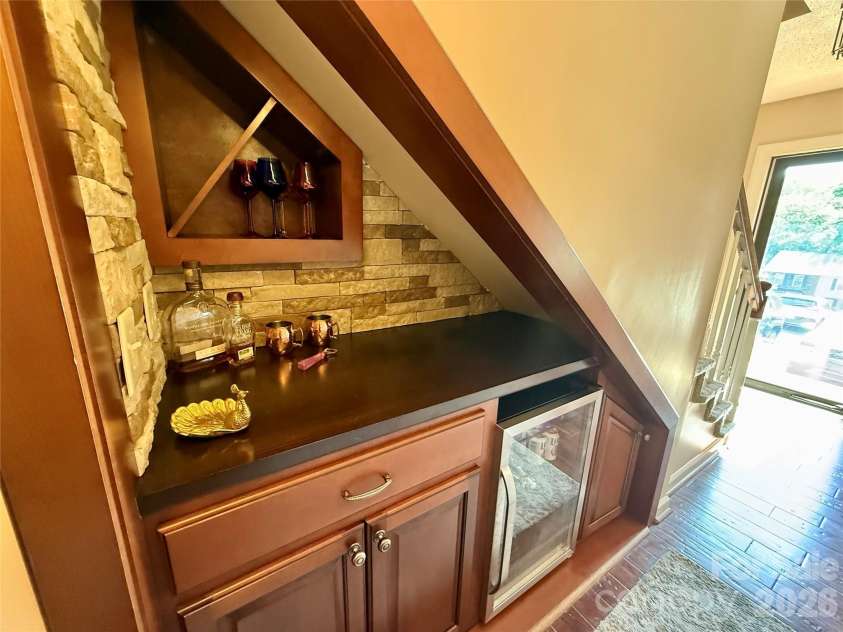 2705 North Center Street, Hickory, NC 28601.  MLS# CAR4379325, YatesRealty ID 26633. 
