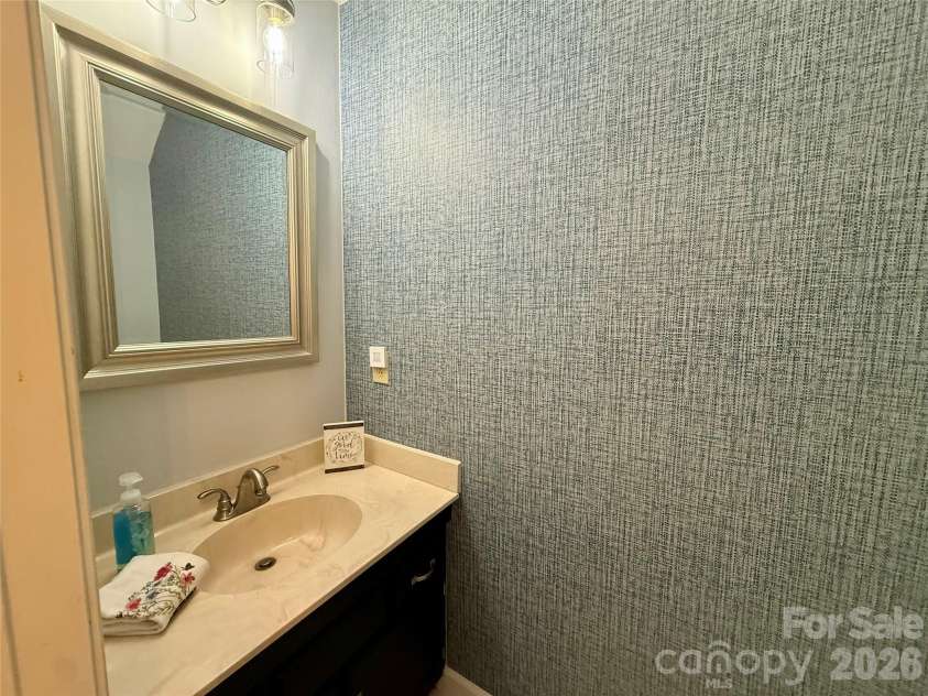 2705 North Center Street, Hickory, NC 28601.  MLS# CAR4379325, YatesRealty ID 26633. 