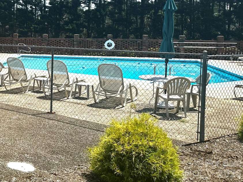 2705 North Center Street, Hickory, NC 28601.  MLS# CAR4379325, YatesRealty ID 26633. 